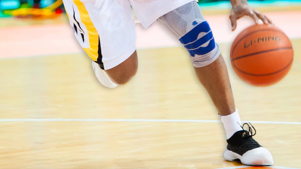 Basketball Players Knee Sports Injuries