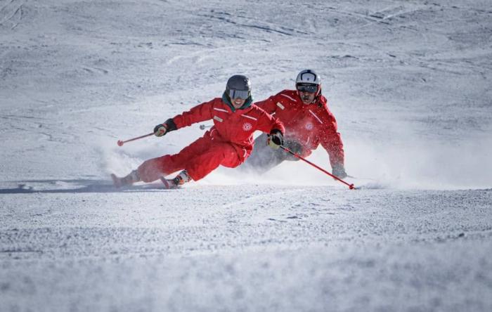 Skiing on an Injured Knee 