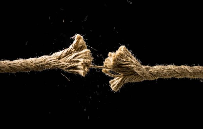 Frayed-Rope-Representing-Overuse-Sports-Injuries